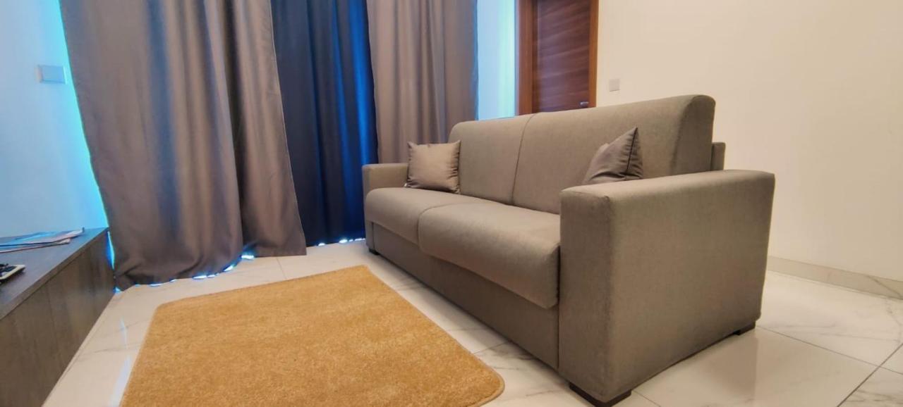 Blu-M Central Qormi Екстериор снимка