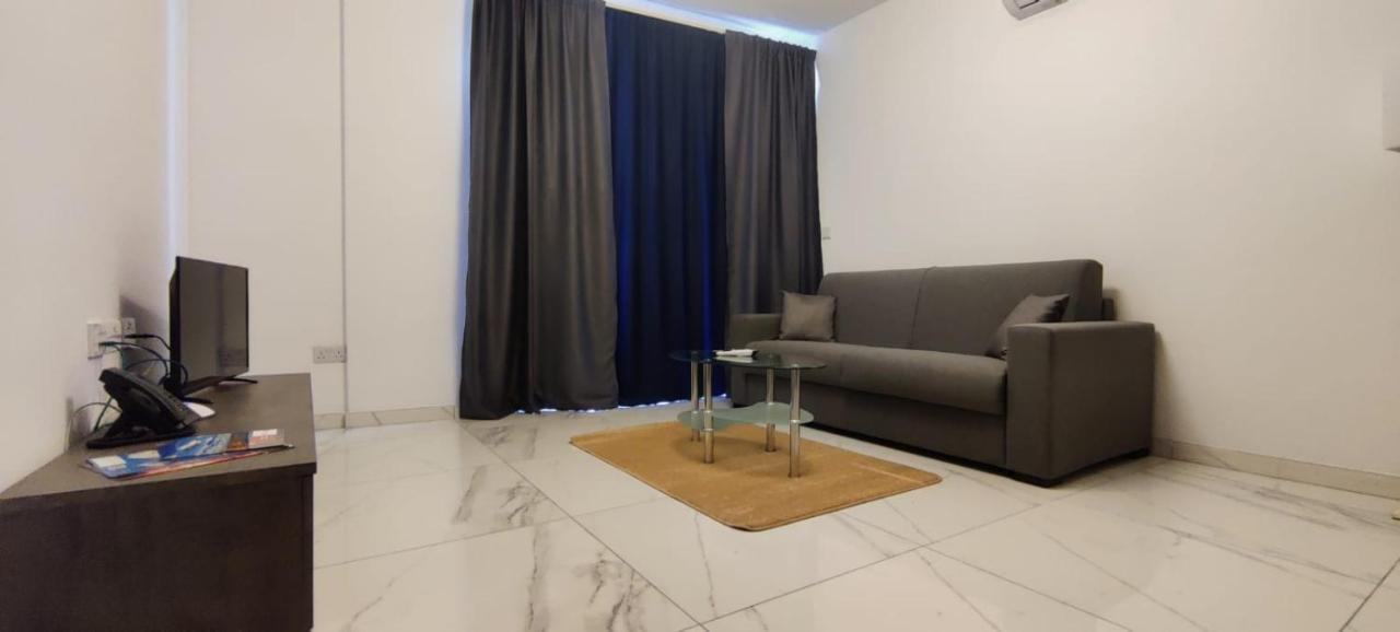 Blu-M Central Qormi Екстериор снимка
