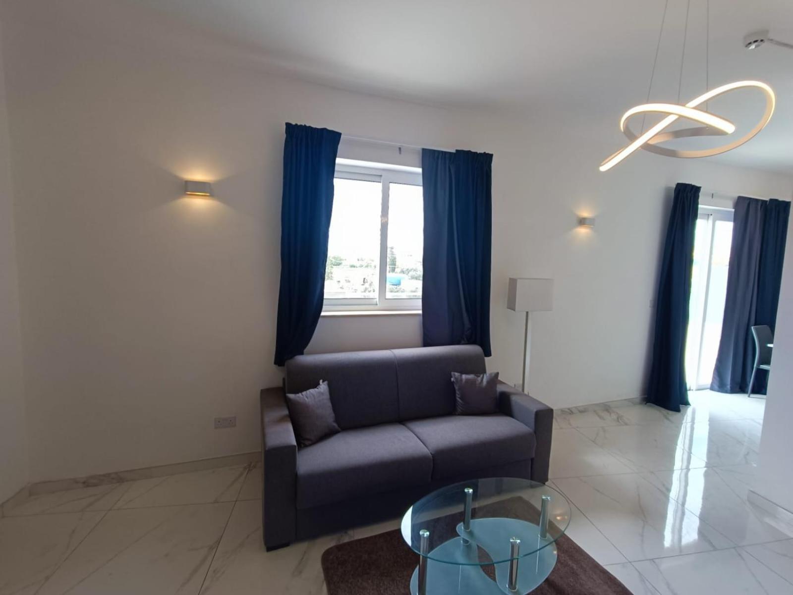 Blu-M Central Qormi Екстериор снимка